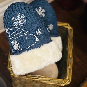 Peanuts Snoopy Furry Slipper size M/L US size 7/9